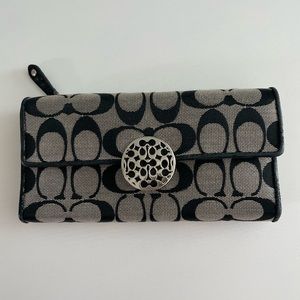 Coach Trifold Wallet w/ Silver Coach Monogram(USED)